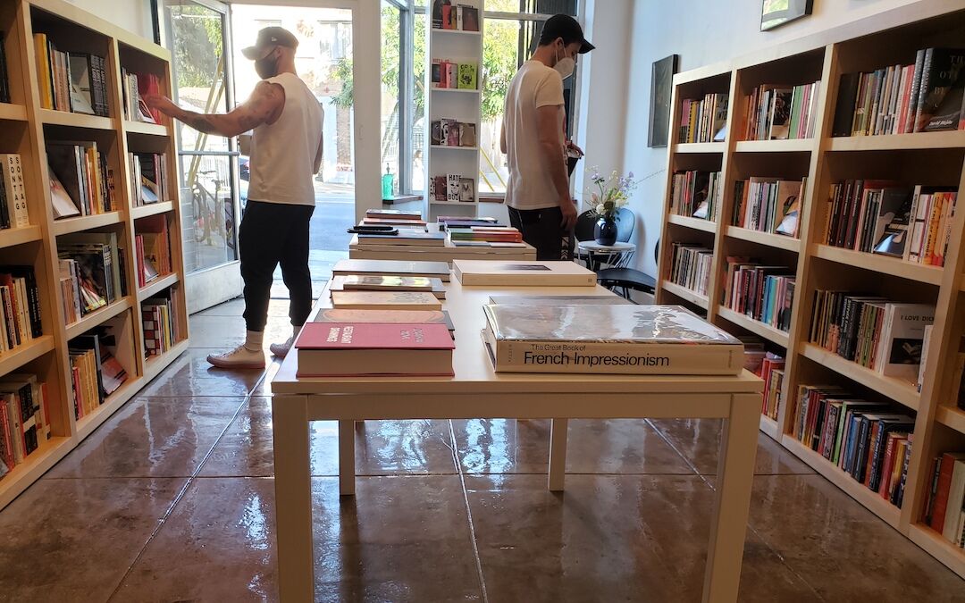 des pair books exterior